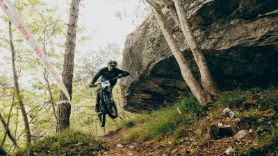 En plus des catégories établies « Amateur » et « Advanced », il y aura pour la première fois en 2025 une catégorie Pro, spécialement destinée aux athlètes professionnels du VTT AE et aux cyclistes particulièrement ambitieux. 